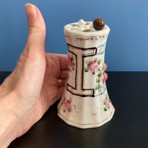 Antique Japanese floral hat pin holder with 2 pins - Picture 3 of 6